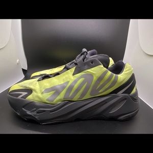 Yeezy Boost 700 MNVN